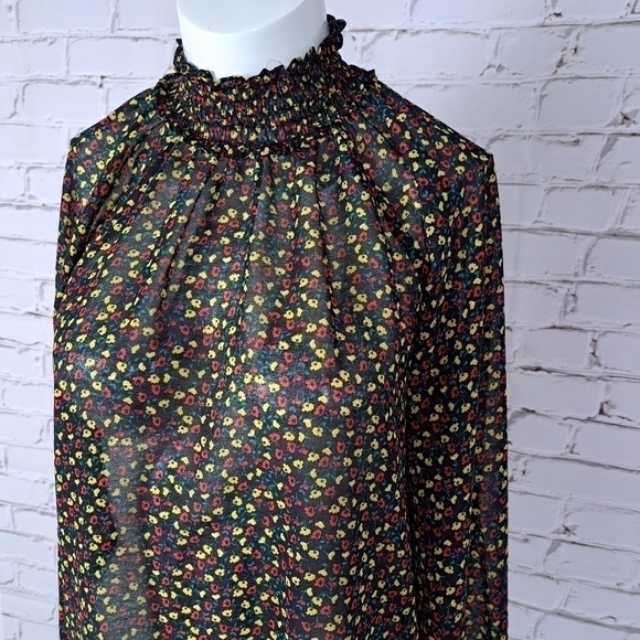 GAP Floral Smocked‎ Long Sleeves Top - Picture 3 of 10